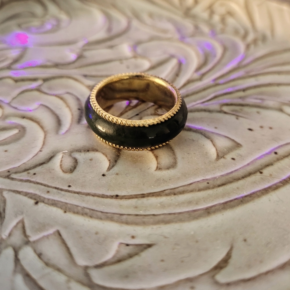 Jade and Yellow Gold Vintage Ring